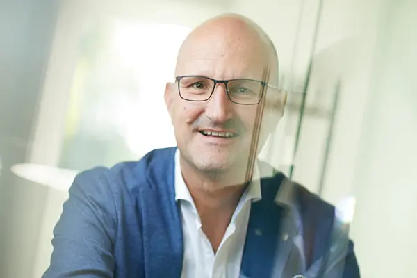 Porträtfoto von Christian Wagner, Managing Partner bei eCommerceByMates mit Fokus auf Strategie und Business Development.