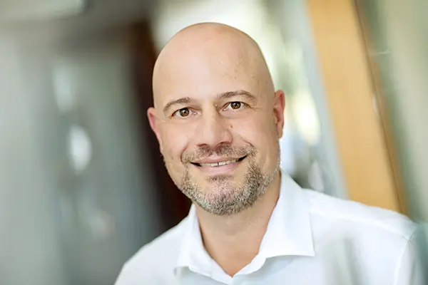 Porträtfoto von Jörg Ludewig, Business Development und Projektmanagement für eCommerceByMates.